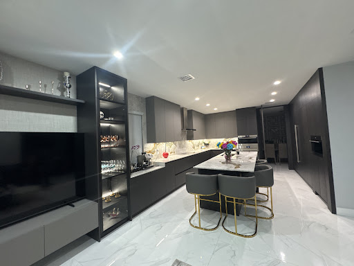 Italkraft open kitchen with glass display cabinet